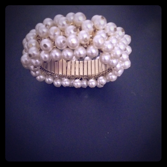Vintage Jewelry - 1970's Vintage Pearl Bracelet